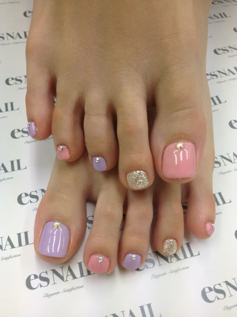 2014 pedicure - Google Search Spring Pedicure, Pedicure Colors, Pretty Toe Nails, Cute Toe Nails, Pedicure Designs, Toe Nail Designs, Toe Nail Art, Fancy Nails, Pedicure Nails