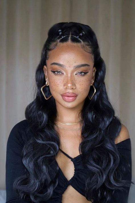 Two Front Strands Of Hair Braided, Half Up Half Down Hair Baddie, Hairstyle Half Up Half Down, Clubbing Hairstyles, Hairstyles For Long Hair Black, Laulanne Cecilia, Curly Half Up Half Down, Half Up Hairstyles, Model Hairstyle