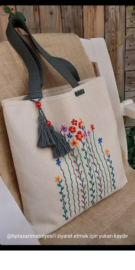 Jute Embroidery Bags, Embroidery On Handbags, Hand Bag Embroidery Designs, Jute Bag Embroidery, Jute Crafts Bags, Embroidery Purse Pattern, Jute Bags Design Handmade, Tote Bag Embroidery Design, Embroidery Tote Bag Design