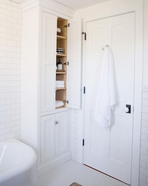 making every inch count!! We designed this floor to ceiling linen cabinet to sit in the empty space behind the door of the kid’s bathroom… Inexpensive Bathroom Remodel, Bathroom Linen Closet, Bathroom Lighting Design, Floor To Ceiling Cabinets, Bathroom Linen Cabinet, Bad Inspiration, Bathroom Themes, Linen Cabinet, Street Market