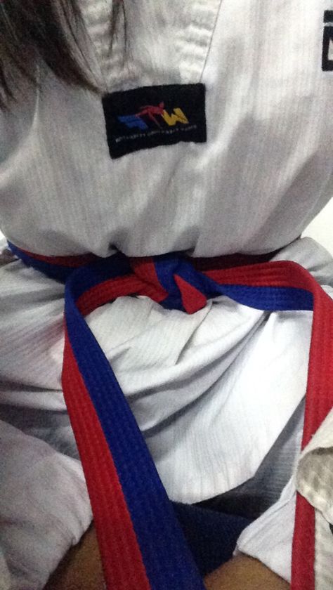 Taekwondo Belts, Taekwondo Girl, Blue Belt, Red Belt, Aikido, Green Juice, Red Stripe, Taekwondo, Karate