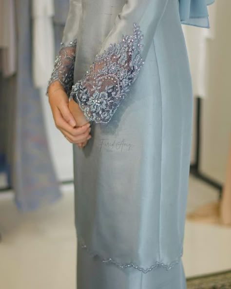 Kurung Moden Design Lace, Shantung Silk Kurung Design, Baju Kurung Modern Style, Shantung Silk Kurung, Design Baju Kurung Fashion, Baju Kurung Fashion, Baju Kurung Moden Style, Kurung Lace, Malay Wedding Dress