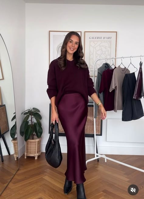 Burgundy Outfits For Women, Outfit Ideas Burgundy, Burgundy Outfit Ideas, Burgundy Skirt Outfit, Aesthetic Burgundy, Outfit Ideas Classy, Burgundy Outfits, Silk Skirt Outfit, Office Party Outfits