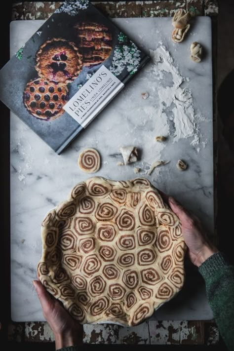 Cinnamon Roll Apple Pie from Lomelino's Pies by Eva Kosmas Flores and Tiffany of Oh Honey Bakes Cinnamon Roll Pie, Cinnamon Roll Apple Pie, Baking With Honey, Cake Mug, Ginger Recipes, Honey And Cinnamon, Tart Recipes, Healthy Nutrition, Cinnamon Roll