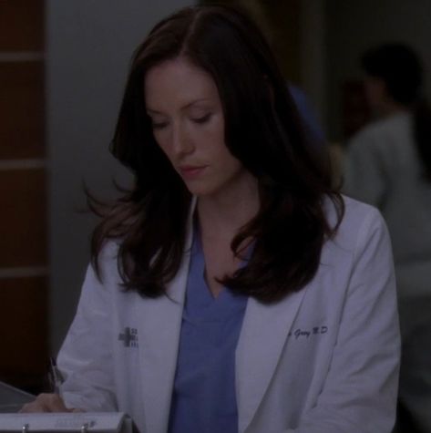 greys anatomy season 7 lexie grey chyler leigh Greys Anatomy Lexie, Greys Anatomy Season 7, Lexie And Mark, Grey Brown Hair, Mark Sloan, Chyler Leigh, Lexie Grey, Life Binder, Gray Hair Cuts