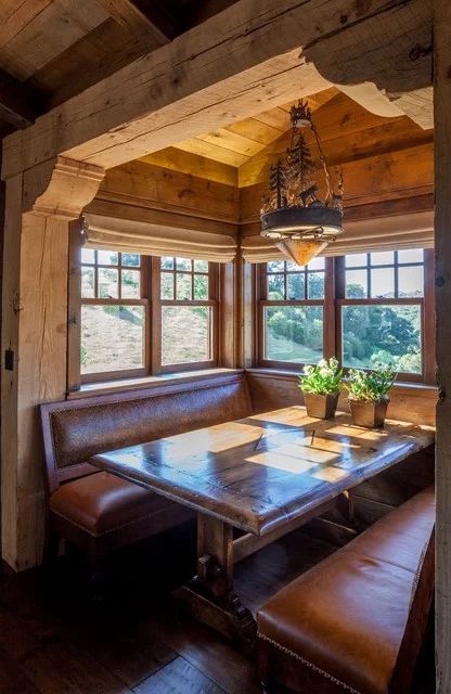 Cozy Cabin Family Room, Log Cabin Restaurant, Mountain Cabin Dining Room, Cozy Cabin Dining Room, Cabin Dining Room Ideas, Small Cabin Interiors Rustic Simple, Cabin Interiors Rustic Decorating Ideas, Cabin Aesthetic Interiors, Chalet Dining Room