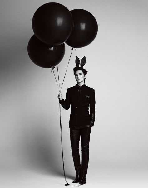 Black Balloons Photoshoot, Birthday Photoshoot Ideas Boys, Surrealism Fashion, 2023 Photoshoot, Beer Painting, Male Portrait Poses, Men Fashion Photoshoot, Cross Gene, Twins Birthday