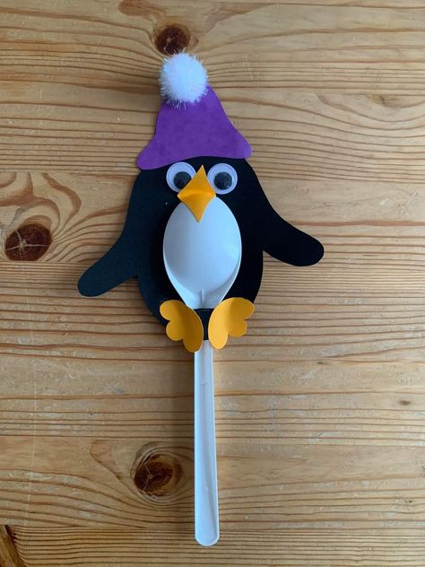 Penguin Spoon Craft, Pinguin Craft, Penguin Ornaments For Kids To Make, Penguin Bottle Craft, Penguin Craft Toddler Art Projects, Polar Activities, Arctic Animals Crafts, Hearts Paper Crafts, Winter Crafts Preschool