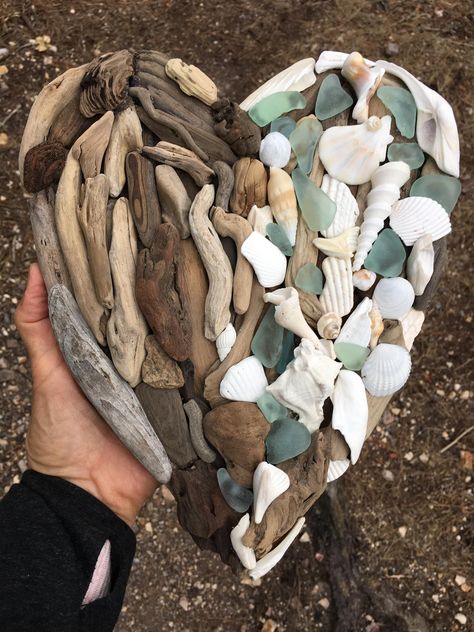 Sea Glass Artwork, Driftwood Diy, Shell Wreath, Driftwood Projects, Heart Diy, Driftwood Decor, Sea Glass Crafts, Driftwood Crafts, Drift Wood