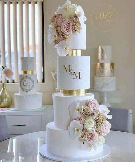 Latest Cake Design, White And Gold Wedding Cake, Fancy Wedding Cakes, Pretty Wedding Cakes, Big Wedding Cakes, Dream Wedding Cake, Cake Blog, Amazing Wedding Cakes, Fancy Wedding