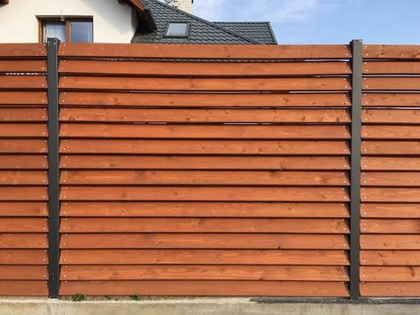 Muro com madeira Crimson Rose, Eco Lodge, Designer Interior, Fence Design, Fence, Garage Doors, Exterior, Interior Design, Pure Products