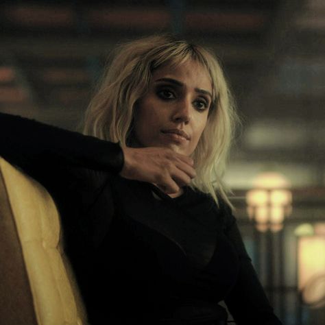 The Umbrella Academy Season 3, Lila Pitts, Ritu Arya, Star Wars Fanfiction, Five Hargreeves, Superhero Family, Monster Hunter Series, Tv Icon, Andy Biersack