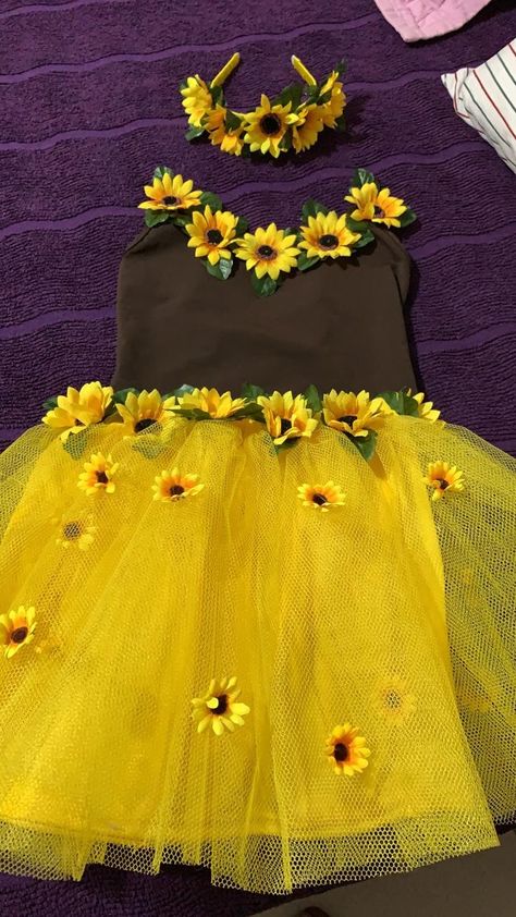 Autumn Costume Ideas, Yellow Tutu Costume Ideas, Sunflower Costume Diy, Daisy Costume Flower, Flower Costume Diy, Sunflower Costume, Flower Costume Kids, Daisy Costume, Yellow Tutu