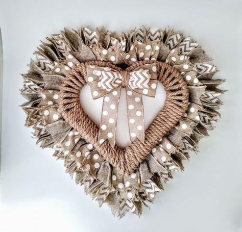 Heart Wreath Diy, Valentine Wreath Diy, Diy Valentines Day Wreath, Diy Valentines Day, Valentines Day Wreath, Burlap Wreath Diy, Deco Mesh Wreaths Diy, Diy Valentine's Day Decorations, Valentine's Day Wreath