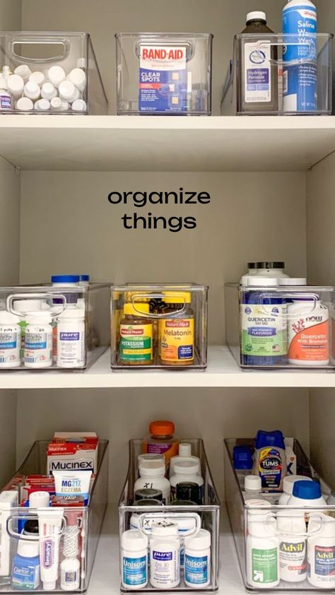 Declutter Inspiration, Small Closet Makeover, Organize Motivation, Medicine Cabinet Organization, Medication Organization, House Organisation, Medicine Organization, Home Organizer, Medicine Storage