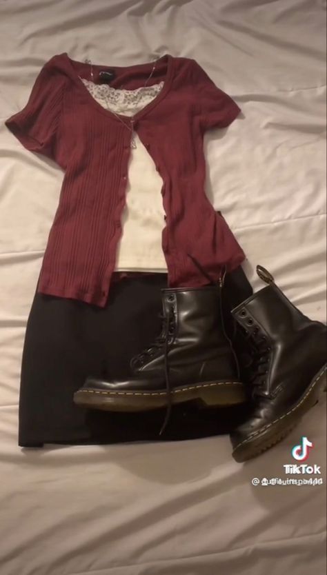 Pieces Of Clothing You Need, Amazon Outfit Inspiration, Rory Gilmore Style Outfits Summer, Couqutte Outfit Ideas Winter, Rory Gilmore Spring Outfits, Cherry Cola Aesthetic Outfits, Open Button Up Shirt Outfit, Spring Downtown Outfits, Downtown Outfits Spring