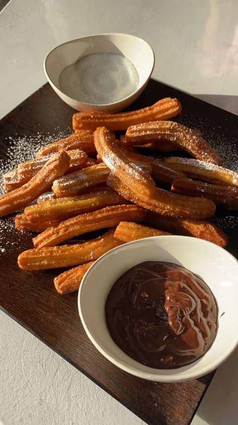 Churros Dessert, Makanan Diet, Food Therapy, Tasty Foods, Think Food, Food Is Fuel, Food Snapchat, Food Obsession, Cafe Food