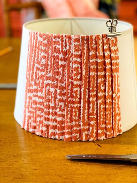 mollie's mom: How I Made a (faux) Pleated Lamp Shade Pooky Lamp Shade, Pleated Fabric Lampshade, How To Make A Pleated Lampshade, Pleated Lampshade Diy, Paint Lamp Shade, Diy Pleated Lampshade, Diy Lamp Shade Makeover, Recover Lamp Shades, Diy Lampshade Makeover