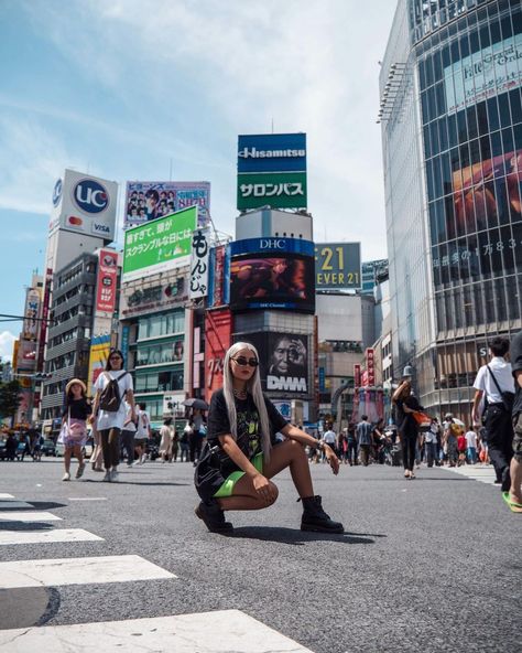 Shibuya Crossing Instagram, Shibuya Crossing Photoshoot, Shibuya Crossing Pose, Shibuya Crossing Photography, Shibuya Instagram, Tokyo Shibuya Crossing, Japan Photo Ideas, Tokyo Pictures, Lost In Tokyo