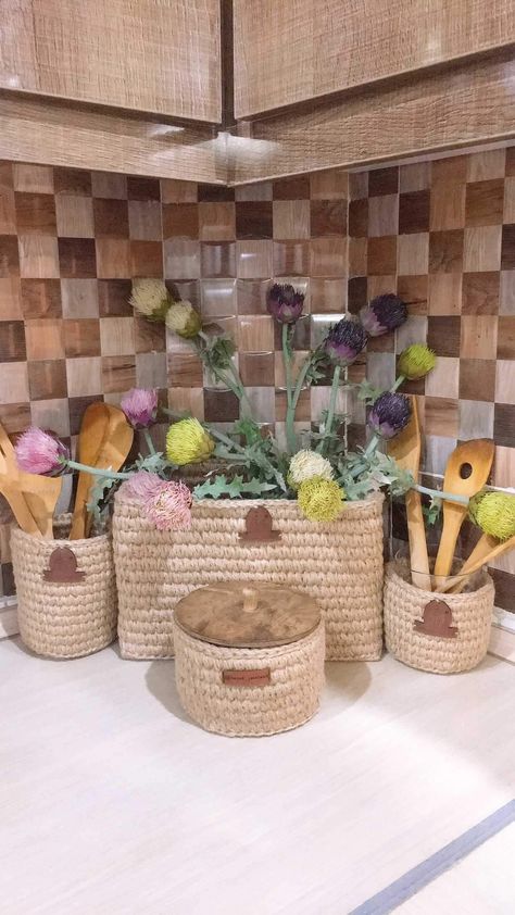 Best idea for using jute baskets Jute Basket Decor Ideas, Jute Basket Decor, Basket Decor Ideas, Jute Baskets, Basket Decor, Jute Basket, House Designs, Basket Decoration, Wicker Baskets