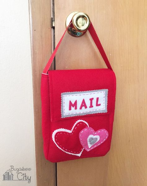 Valentine's Day Mailbox Tutorial Diy Valentine's Mailbox, Valentines Art For Kids, Valentine Mailbox, Pink Cupcakes, Box Patterns, Valentines Art, Toddler Life, Valentine Box, Sweet Valentine