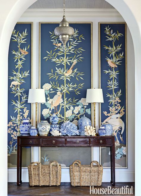 the simple decorating trick that designers don’t want you to know Chinoiserie Panels, Blue And White Wallpaper, Blue White Decor, Dekorasi Kamar Tidur, Foyer Decorating, Framed Wallpaper, Chinoiserie Chic, Wallpaper Bts, Natural Home Decor