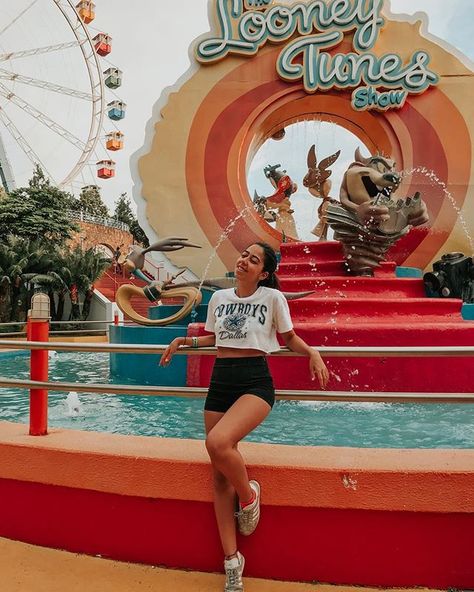 Deborah Mingrone (@missmingrone) • Instagram photos and videos Water Park Ideas, Twisted Disney Princesses, Hopi Hari, Beto Carrero World, Wheel In The Sky, Feeling Alive, Travel Pose, Park Photography, Cute Instagram Pictures