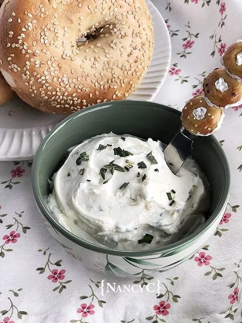 Rosemary-Garlic Cream Cheese Spread | Foodtalk Rosemary Cream Cheese, Growing Rosemary Indoors, Flavored Cream Cheese, Cream Cheese Spread Recipes, Cheese Spread Recipes, Compound Butters, Healthy Low Carb Snacks, Growing Rosemary, Cream Cheese Spread