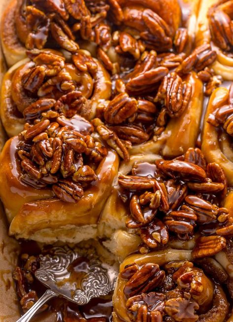 Dessert Buns, Pecan Cinnamon, Pecan Cinnamon Rolls, Pecan Sticky Buns, Sweet Roll Recipe, Baker By Nature, Pane Dolce, Yeast Breads, Breakfast Sweets