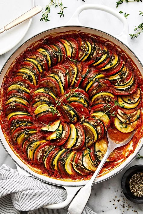 Ratatouille Vegan Rattatouie, Vegetarian Dishes Dinner Healthy, Ratatouille Recipe No Eggplant, Veg Italian Recipes Dinners, Main Dish Vegetable Recipes, Zucchini Recipes Vegetarian, Italian Summer Dishes, Dinner Ideas For Group, Rattatouie Recipe