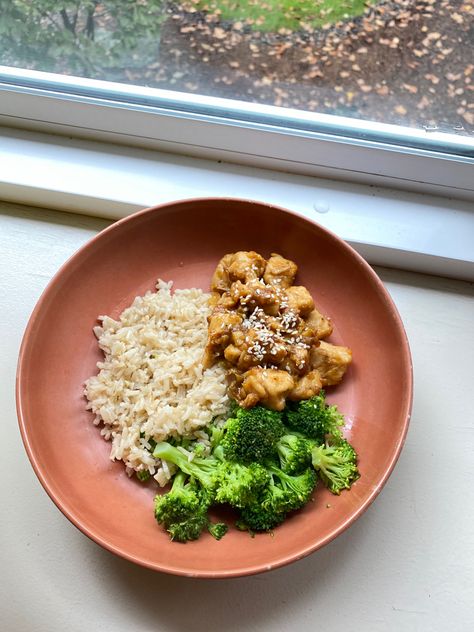 Brown rice Broccoli Chicken breast Brown Rice Aesthetic, Rice Broccoli Chicken, Broccoli Meal Prep, Chicken Rice Broccoli, Broccoli Meal, Healthy Orange Chicken, Chicken Brown Rice, Rice Broccoli, Riced Veggies