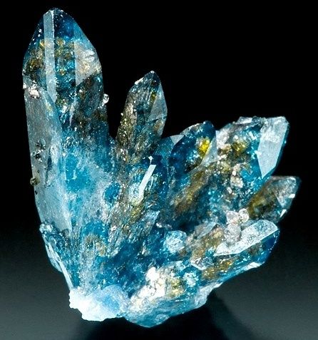 blue crystal formation Colorful Things, Geology Rocks, Pretty Rocks, Crystal Magic, Beautiful Rocks, Mineral Stone, Minerals And Gemstones, Rocks And Gems, Precious Gems