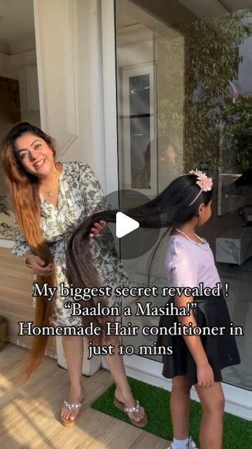 Saloni Khurana on Instagram: "Share it with your loved ones.  Homemade easy Hair Conditioner in just 10 mins !  Ingredients : Okra/Bhindi Aloe Vera  Rice  Flaxseeds   Benefits :  This Homemade conditioner will leave your hair ; Soft  Shiny as gloss  Silky  Smooth  Frizzfree Easy to manage  Healthy  Strong   Try and thank me later ♥️  Haircare , haircaretips , hairgrowth , homemade recipe , homemade conditioner , longest hair , long hair , healthy hair , healthy scalp , Ayurveda , Ayurvedic recipe , hairfall , stop hairfall   Healthy hair ! Happy us !  #thelonghairgirl #thelonghairgirl13 #sahibathelonghairgirl" How To Make Your Hair Longer, Silky Hair How To Get, Homemade Conditioner Recipes, How To Make Your Hair Soft And Silky, How To Grow Long Hair, Soft Hair Remedies, Silky Hair Remedies, Smooth Hair Remedies, How To Get Long Hair