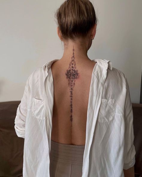 ✣ HANDPOKE TATTOO ✣ on Instagram: “Revealing your femininity 🌸🙏🏽 A lotus flower with the Green Tara mantra, a short Vasudhara mantra and an appeal to the radiant goddess…” Buddhism Tattoo, Flower Spine Tattoos, Spine Tattoo Ideas, Sak Yant Tattoo, Pretty Hand Tattoos, Handpoke Tattoo, Petite Tattoos, Spine Tattoos For Women, Cute Tattoos For Women