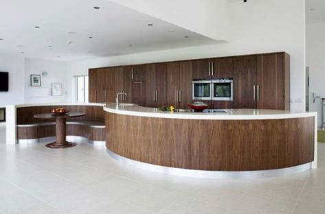 Coliving Kitchen, Round Kitchen Island, Kitchens Designs, Curved Kitchen Island, Wood Kitchens, Ultra Modern Kitchen, Sage Kitchen, Curved Kitchen, Flat Panel Doors