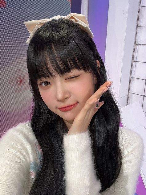 le sserafim pics on Twitter: "KBSMusicBank twitter update https://t.co/irDTMVE4bl" / Twitter Pre Debut, Pop Idol, Twitter Update, Cat Girl, K Idols, Mbti, Kpop Idol, Korean Girl, South Korean Girls