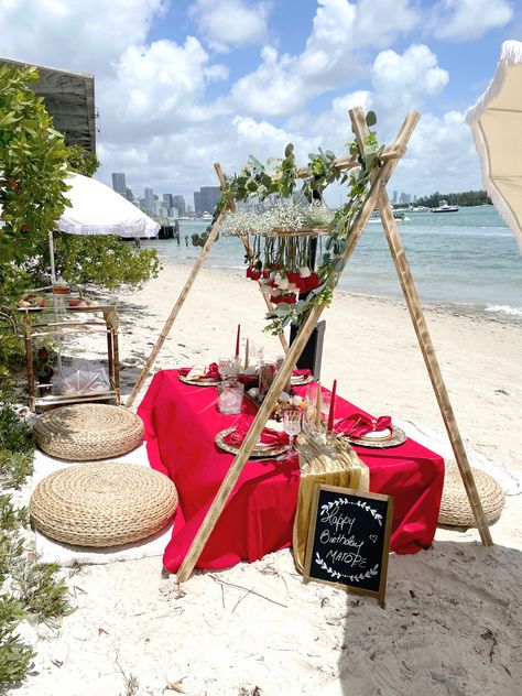 Juayua, Picnic Business, Romantic Beach Picnic, Beach Picnic Party, Picnic Party Decorations, Romantic Dinner Decoration, Picnic On The Beach, Happy Wedding Anniversary Wishes, Backyard Birthday Parties