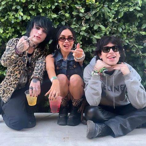 The Tinas and Tara 💋 #tarayummy #jakewebber #johnnieguilbert Jake Weber, Tara Yummy, Johnnie Guilbert, Big Crush, Sam And Colby, Youtubers, Concert