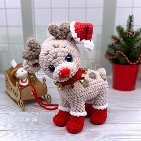 Crochet Christmas Gifts, Easy Crochet Animals, Crochet Xmas, Crochet Christmas Decorations, Holiday Crochet, Christmas Crochet Patterns, Rudolph The Red, Crochet Animal Patterns, Fun Crochet Projects