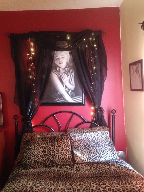 Marilyn Monroe, cheetah print,  lights and black curtains, bedroom Pinup Bedroom Ideas, Marilyn Monroe Room Ideas Bedrooms, Marilyn Monroe Room Ideas, Marilyn Monroe Bedroom Ideas, Cheetah Print Bedroom Ideas, Cheetah Print Room Ideas, Cheetah Bedroom Decor, Cheetah Print Bedroom, Black Curtains Bedroom