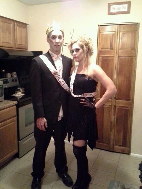 King And Queen Costume, Prom King And Queen, Halloween Parejas, Prom King, King Costume, Homecoming Queen, Prom Queen, Queen Costume, Scream Queens