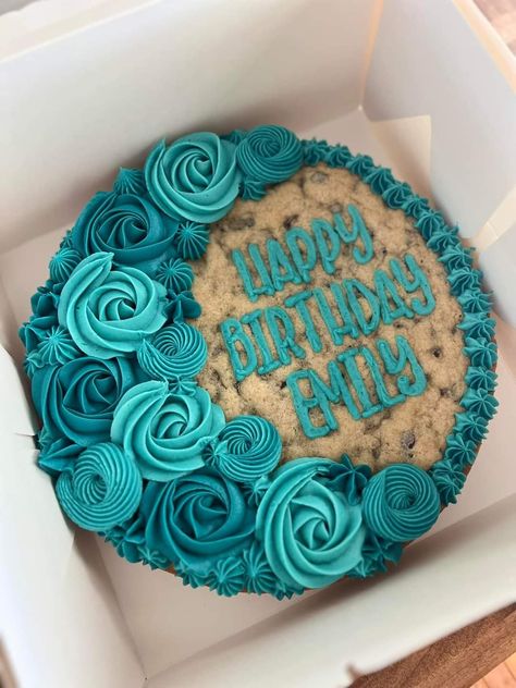 Great American Cookie Cake Designs Birthday, Cookie Cake Dinosaur, Gender Reveal Cookie Cake, Happy Birthday Cookie Cake Designs, Simple Cookie Cake Designs, Heart Cookie Cake, Cookie Cake Decorating Ideas, Frosting Decorating, Christmas Cookie Cake