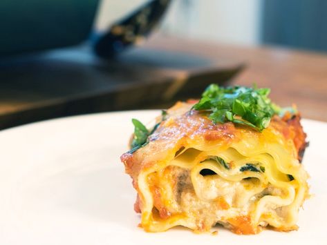 Giada De Laurentiis’ Lasagna Rolls Recipe – SheKnows Lasagna Roll Ups Giada, Giada Lasagna, Stuffed Lasagna Rolls, Lasagne Roll Ups, Lasagna Rolls Recipe, Recipes Lasagna, Zucchini Lasagna Rolls, Giada De Laurentiis Recipes, Mushroom Lasagna