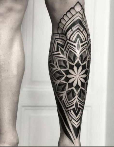 Mandala Tattoo Mann, Mandala Tattoo Leg, Geometric Tattoo Leg, Mandala Tattoo Men, Mandela Tattoo, Geometric Tattoo Pattern, Tattoo Perna, Mangas Tattoo, Shin Tattoo