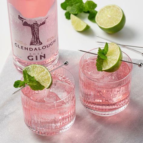 For Moms Who Love Martinis: Glendalough Rose Gin [COCKTAIL TIME] - Luxe Beat Magazine Rose Gin Cocktail Recipe, Rose Gin Cocktail, Gin Tonic Party, Best Gin And Tonic, Tonic Cocktails, Tonic Syrup, Fresh Rose Petals, Tonic Recipe, Hey Bartender