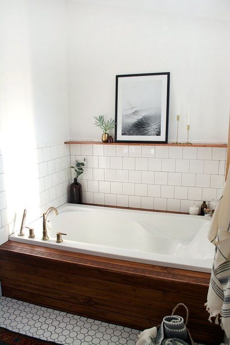 If you're in the process of gathering bathroom shower ideas or bathtub ideas to create your dream oasis, we're here with some helpful tips that will help you make a decision once and for all. #hunkerhome #bathroom #bathroomideas #minimalbathroom #bathtub Brushed Gold Bathroom Fixtures, Gold Bathroom Fixtures, Modern Vintage Bathroom, Makeover Kamar Mandi, Gold Bad, Cabinets Ideas, Boho Bathroom, Gold Bathroom, Trendy Bathroom