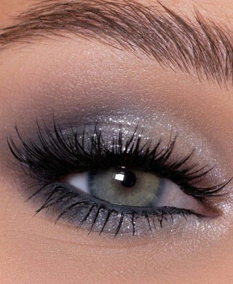 Feyre Starfall Makeup, Light Smokey Eye Makeup Blue Eyes, Blue Eyes With Pink Eyeshadow, Robert Welsh Eyeshadow, Homecoming Eyeshadow Looks, Prom Makeup For Blue Eyes Blue Dress, Grey Makeup Looks, Machiaj Smokey Eyes, Teknik Makeup