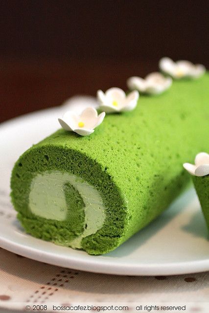 Matcha Roll Cake, Green Tea Dessert, Swiss Roll Cakes, Matcha Green Tea Recipes, Kek Lapis, Patisserie Fine, Matcha Dessert, Dessert Original, Matcha Cake