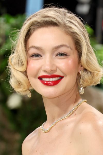 From Gigi Hadid's curly bob to Zendaya's grunge make-up, meet the best beauty moments from the 2024 Met Gala. Gigi Hadid Updo, Gigi Hadid Hairstyle Met Gala, Gigi Hadid Hair Met Gala Tutorial, Gigi Hard Met Gala Hair, Gigi Hadid Met Gala 2018 Hair Tutorial, Gigi Hadid Runway Makeup Looks, Costume Ball, Curly Bob, Beauty Life