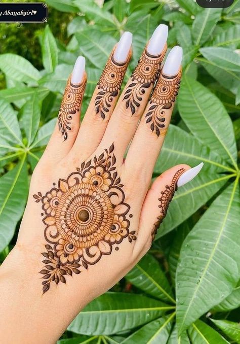 Light Mahendi Designs, Simple Light Mehndi Design, Mhendi Design Flowers, Light Mehandi Designs, Simple Mehndi Designs Palm Easy, Flower Mahendi Designs, Light Henna Designs, Purple Wallpaper Video, Mehandi Design Palm